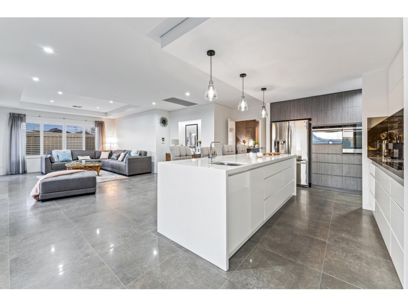 11 Seafarer Way, Jindalee WA 6036