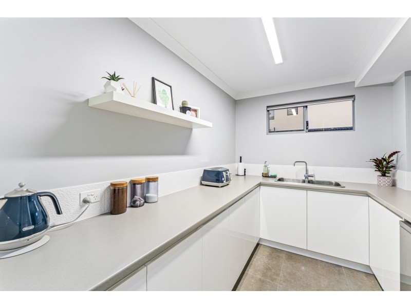 11 Seafarer Way, Jindalee WA 6036