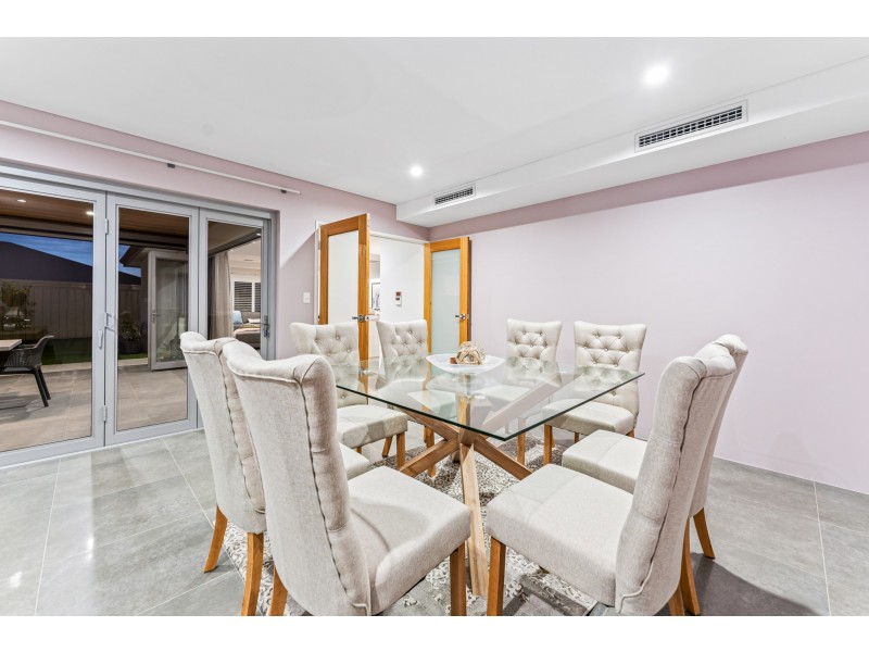 11 Seafarer Way, Jindalee WA 6036