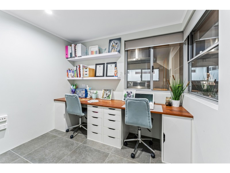 11 Seafarer Way, Jindalee WA 6036