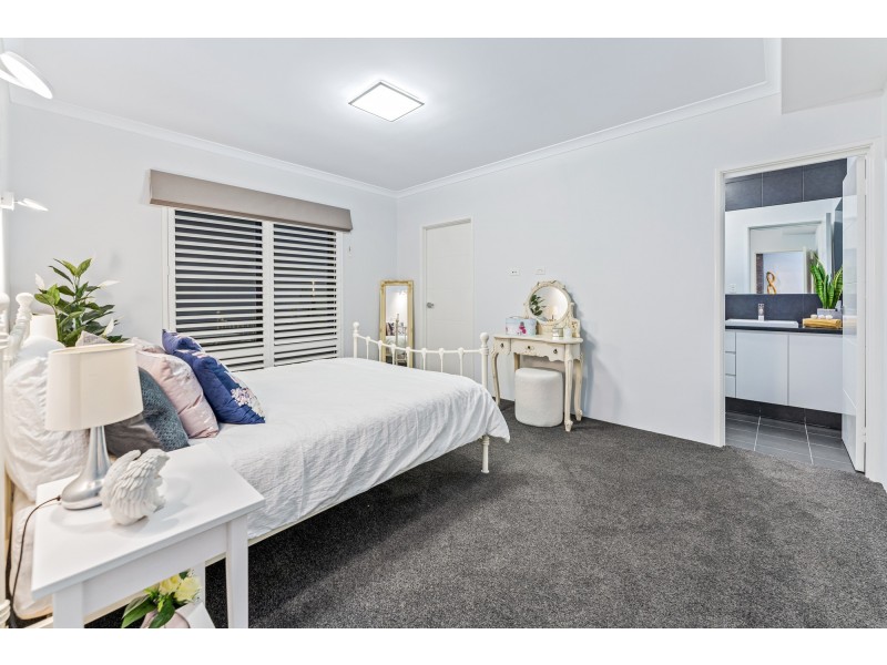 11 Seafarer Way, Jindalee WA 6036