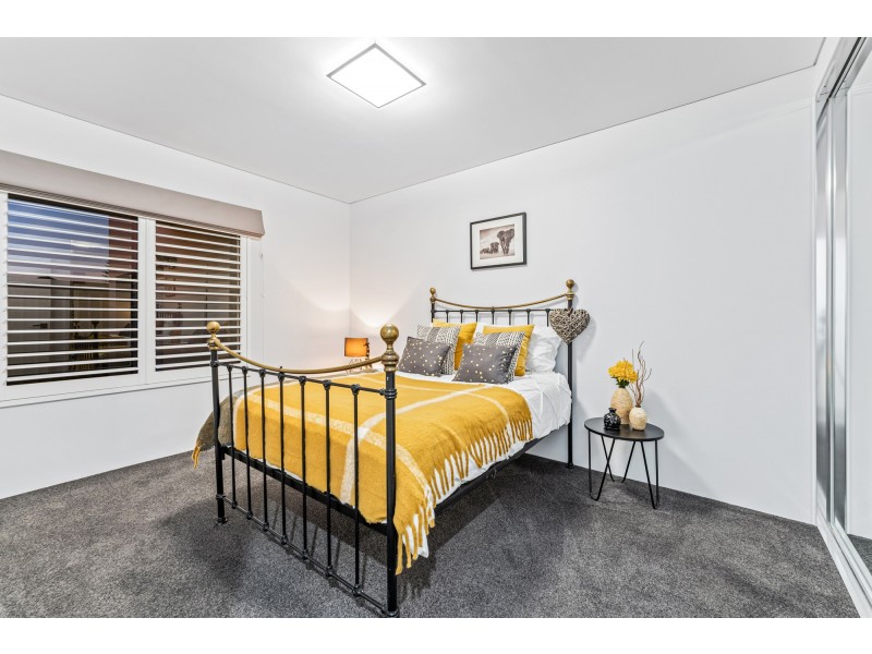 11 Seafarer Way, Jindalee WA 6036