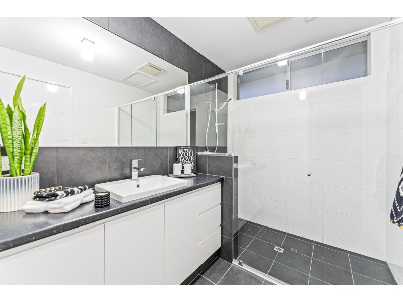 11 Seafarer Way, Jindalee WA 6036