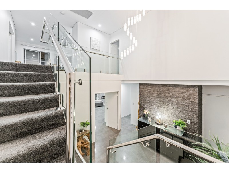 11 Seafarer Way, Jindalee WA 6036