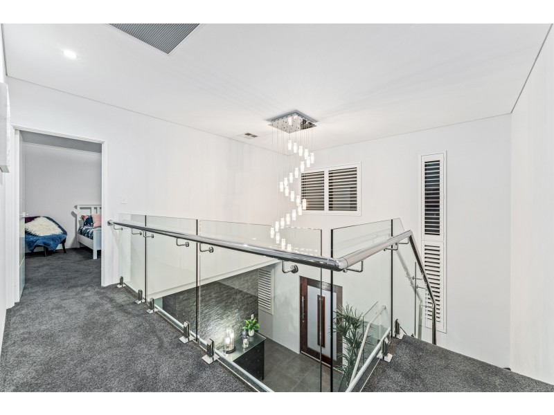 11 Seafarer Way, Jindalee WA 6036