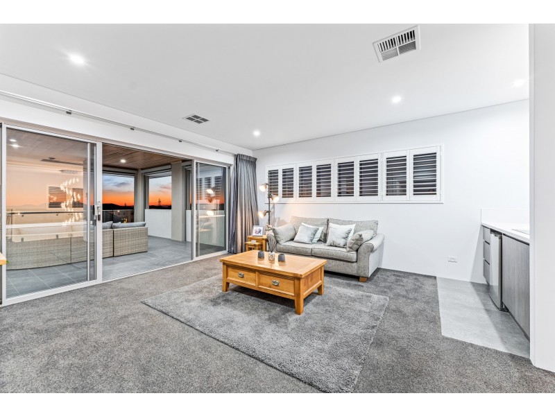 11 Seafarer Way, Jindalee WA 6036