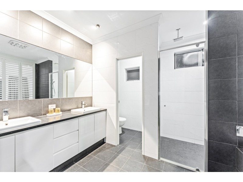 11 Seafarer Way, Jindalee WA 6036