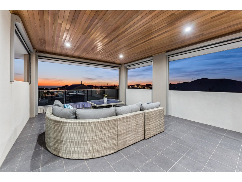 11 Seafarer Way, Jindalee WA 6036