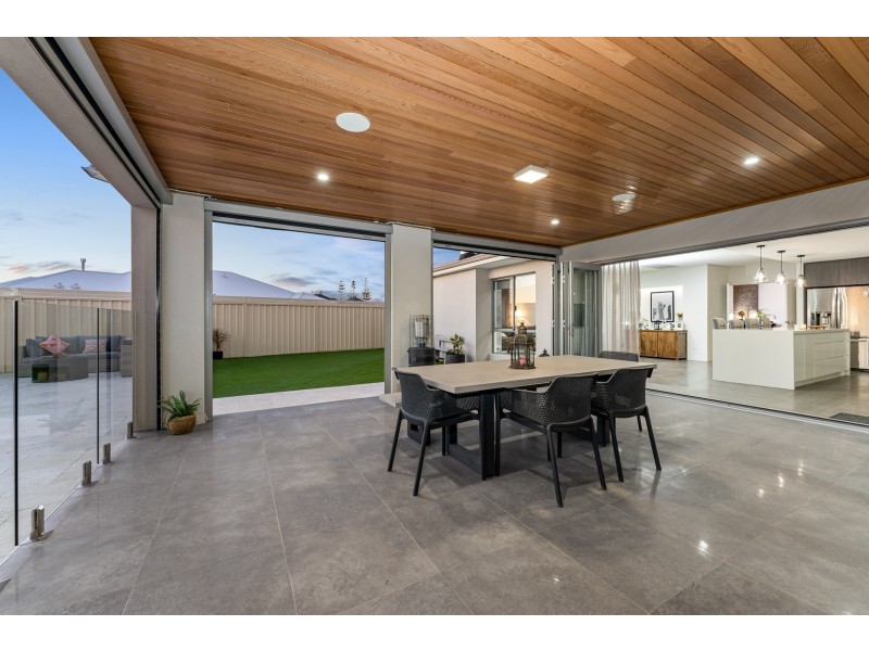 11 Seafarer Way, Jindalee WA 6036