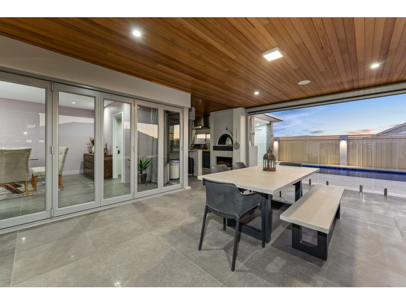 11 Seafarer Way, Jindalee WA 6036