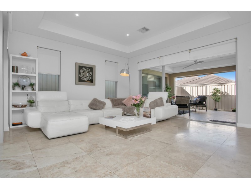 8 Barcelo Lane, Caversham WA 6055