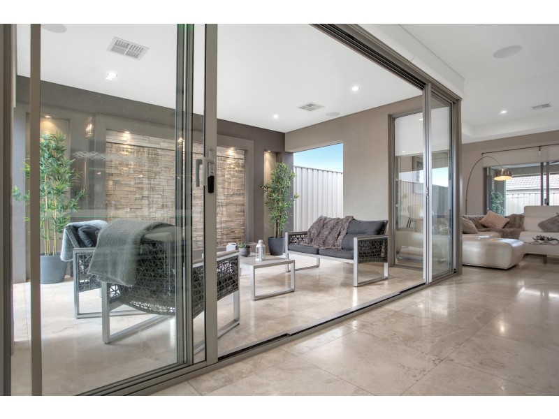 8 Barcelo Lane, Caversham WA 6055