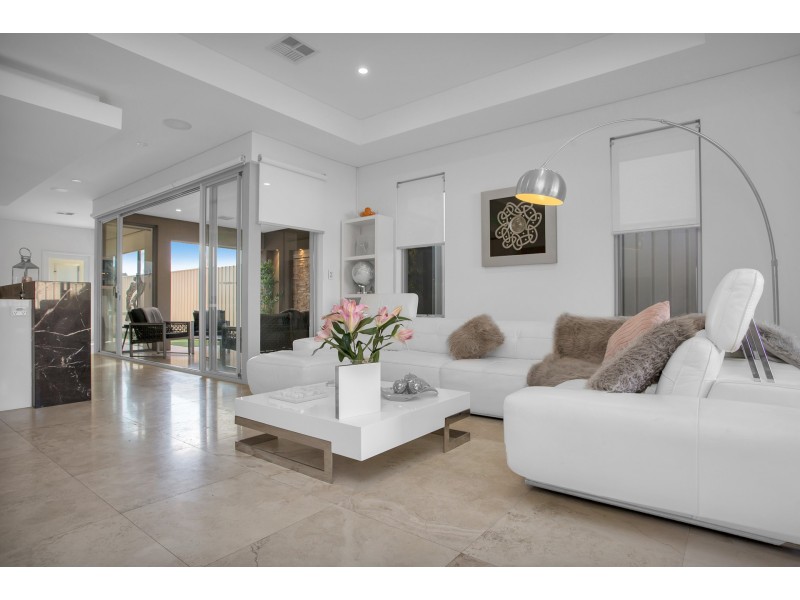 8 Barcelo Lane, Caversham WA 6055