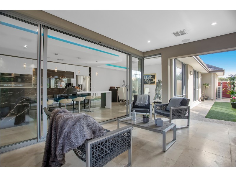 8 Barcelo Lane, Caversham WA 6055