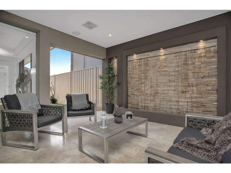 8 Barcelo Lane, Caversham WA 6055