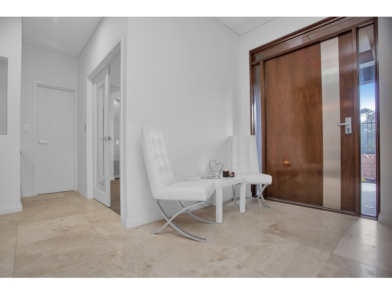 8 Barcelo Lane, Caversham WA 6055