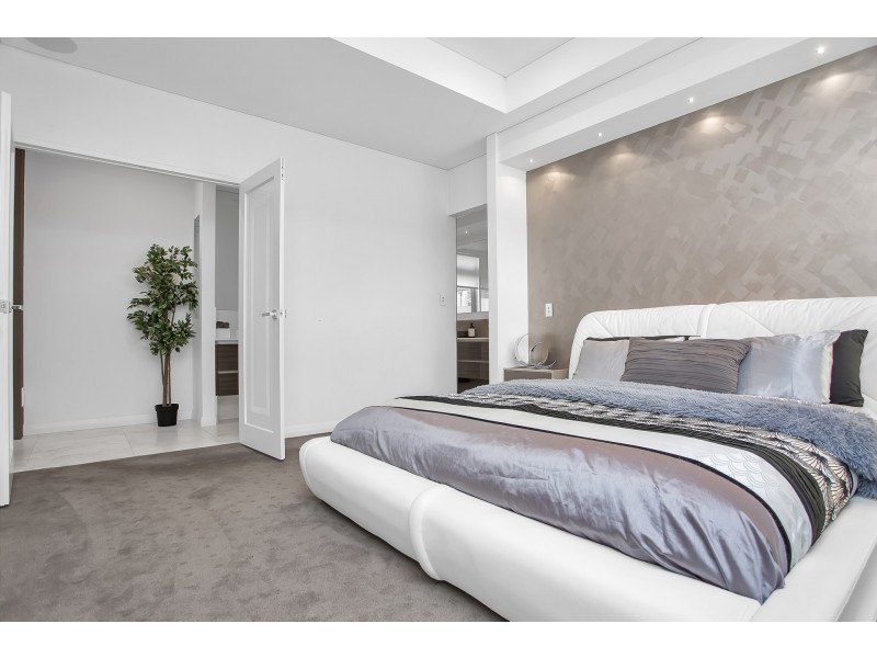 8 Barcelo Lane, Caversham WA 6055