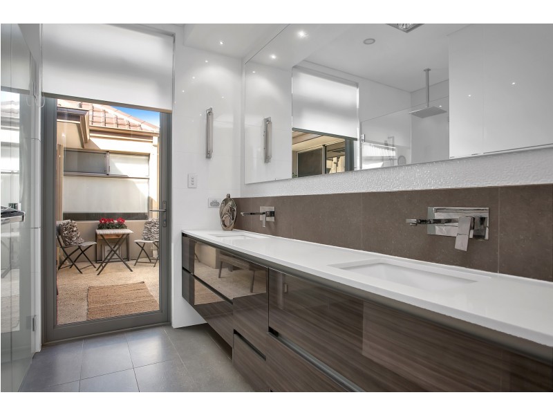 8 Barcelo Lane, Caversham WA 6055