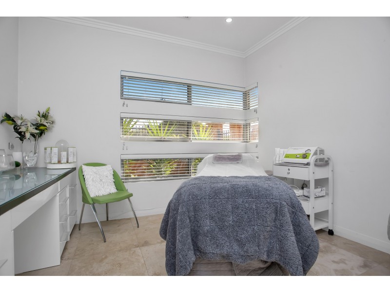 8 Barcelo Lane, Caversham WA 6055