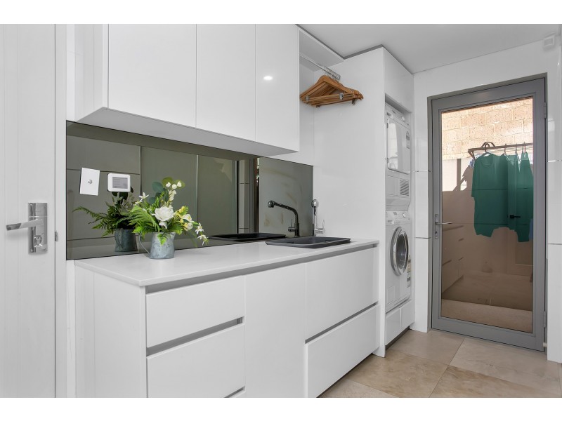 8 Barcelo Lane, Caversham WA 6055