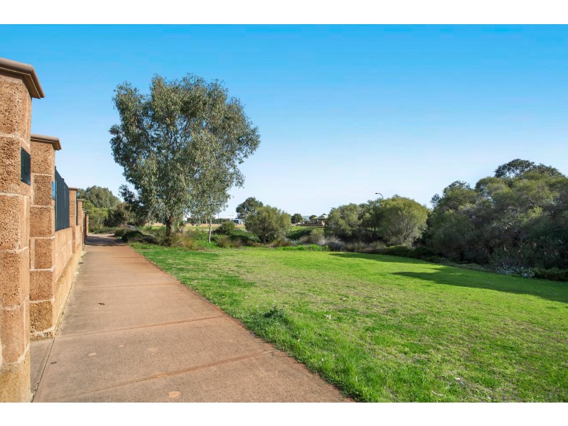 8 Barcelo Lane, Caversham WA 6055