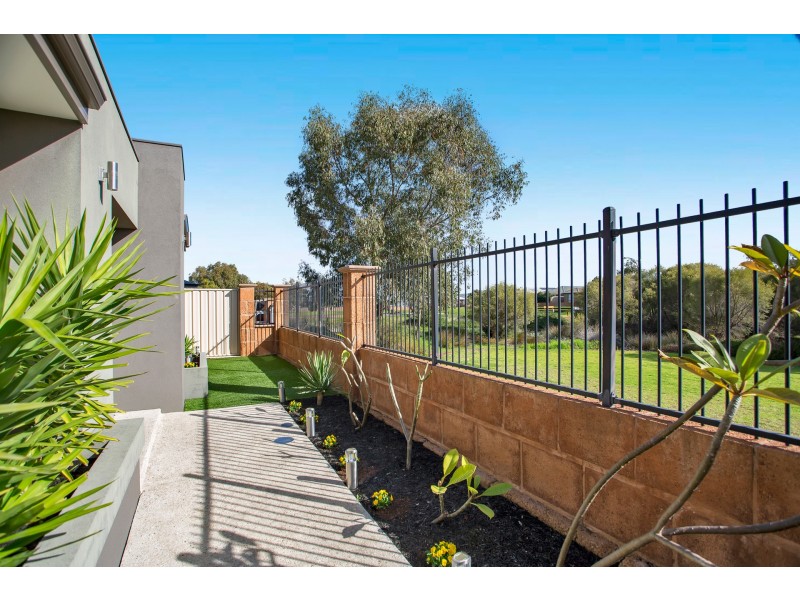 8 Barcelo Lane, Caversham WA 6055