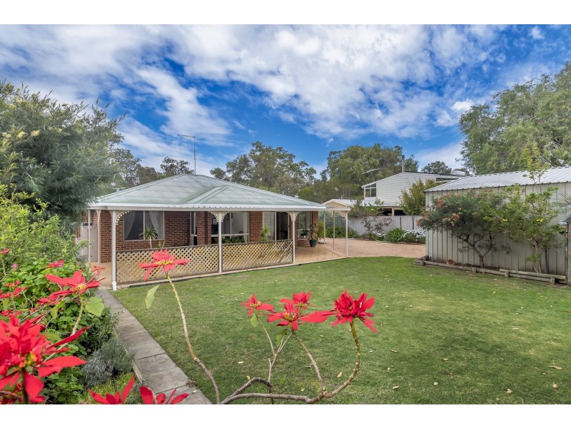 35 Redcliffe Road, Greenfields WA 6210