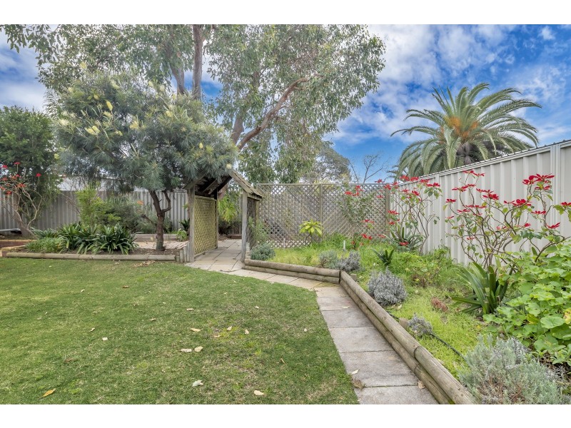 35 Redcliffe Road, Greenfields WA 6210