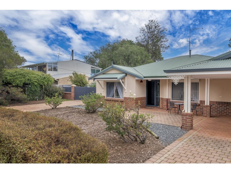 35 Redcliffe Road, Greenfields WA 6210