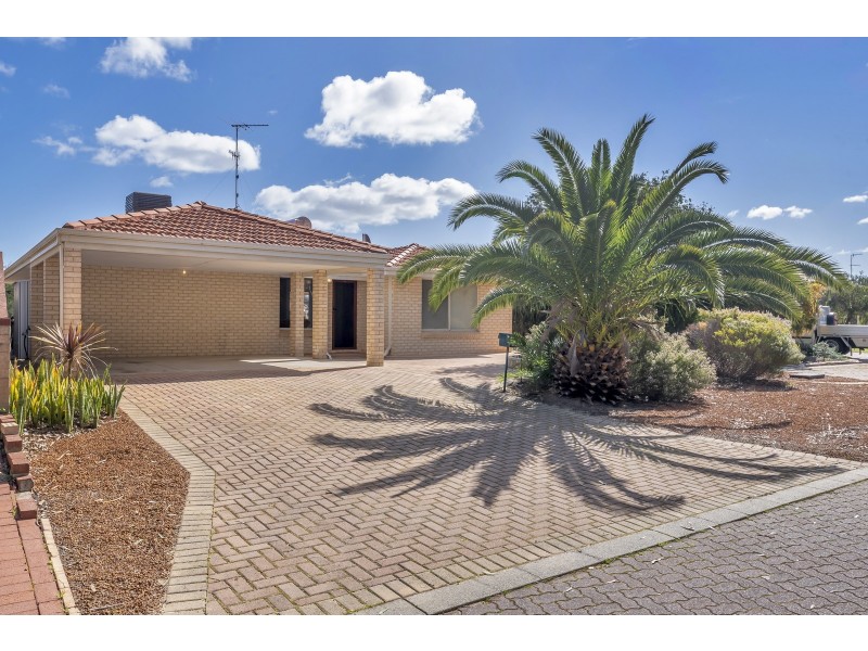 15 Lakes Crescent, South Yunderup WA 6208