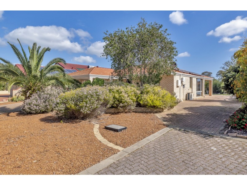 15 Lakes Crescent, South Yunderup WA 6208