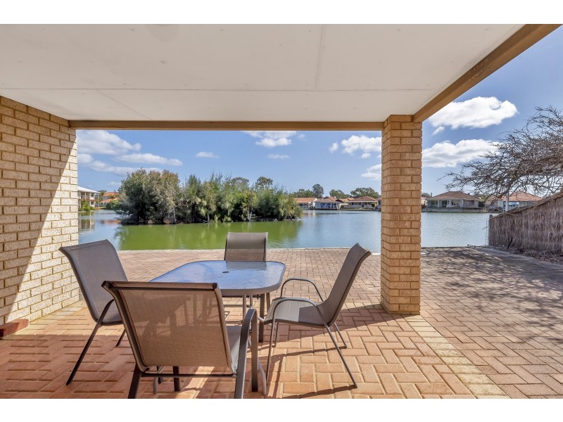 15 Lakes Crescent, South Yunderup WA 6208