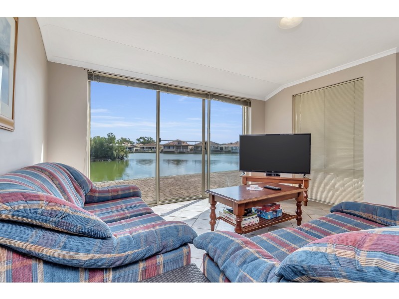 15 Lakes Crescent, South Yunderup WA 6208