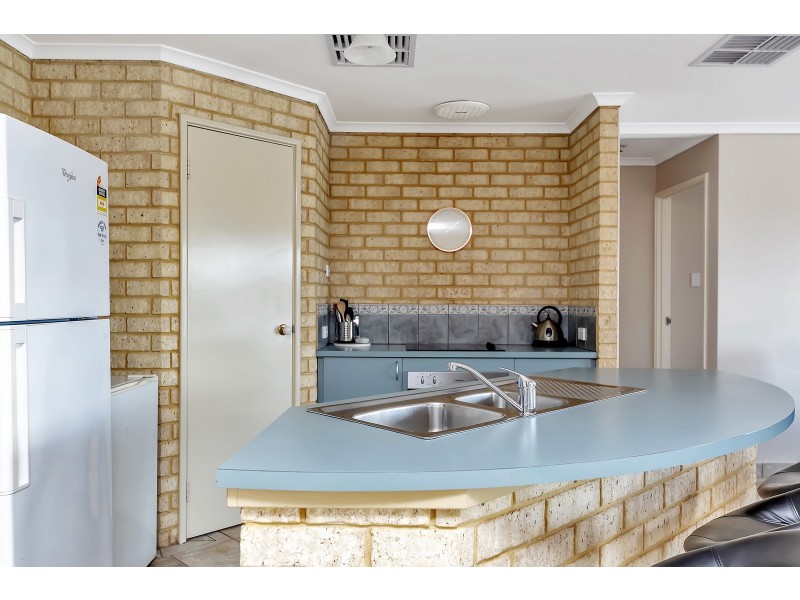 15 Lakes Crescent, South Yunderup WA 6208