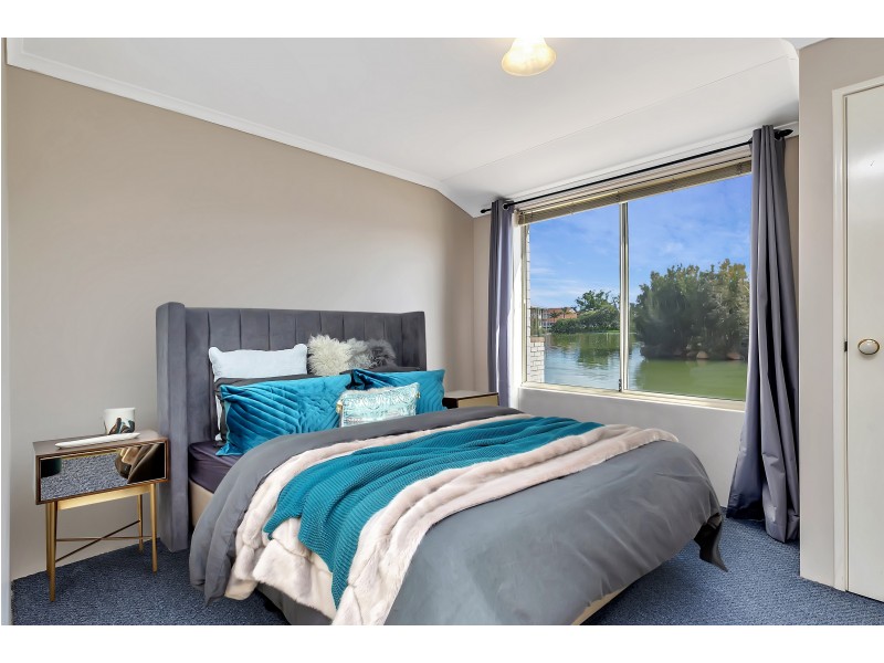 15 Lakes Crescent, South Yunderup WA 6208