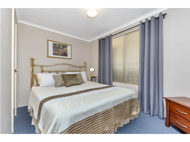 15 Lakes Crescent, South Yunderup WA 6208