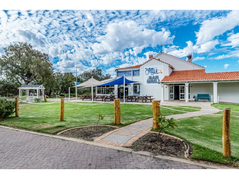 15 Lakes Crescent, South Yunderup WA 6208