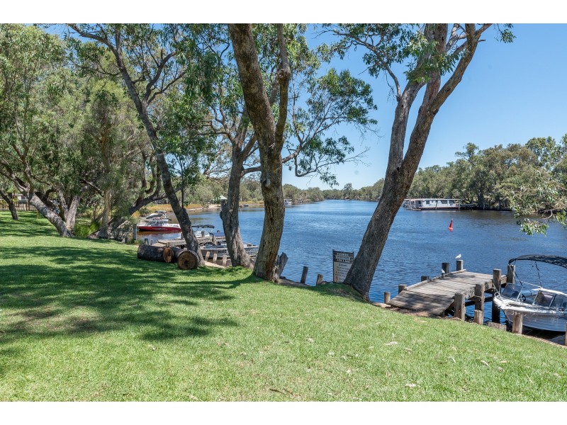 15 Lakes Crescent, South Yunderup WA 6208