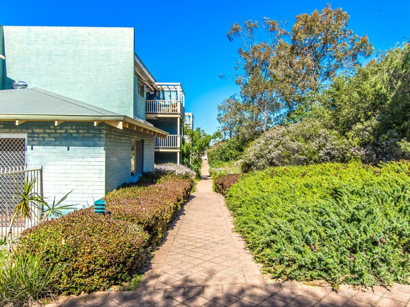 7/21 Fennager Way, Calista WA 6167