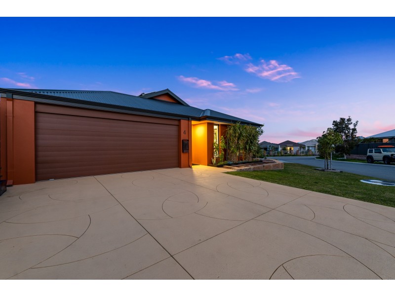 4 Gippsland Way, Banksia Grove WA 6031