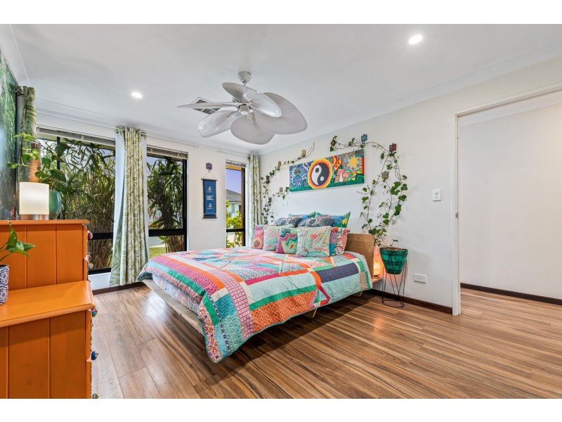 4 Gippsland Way, Banksia Grove WA 6031