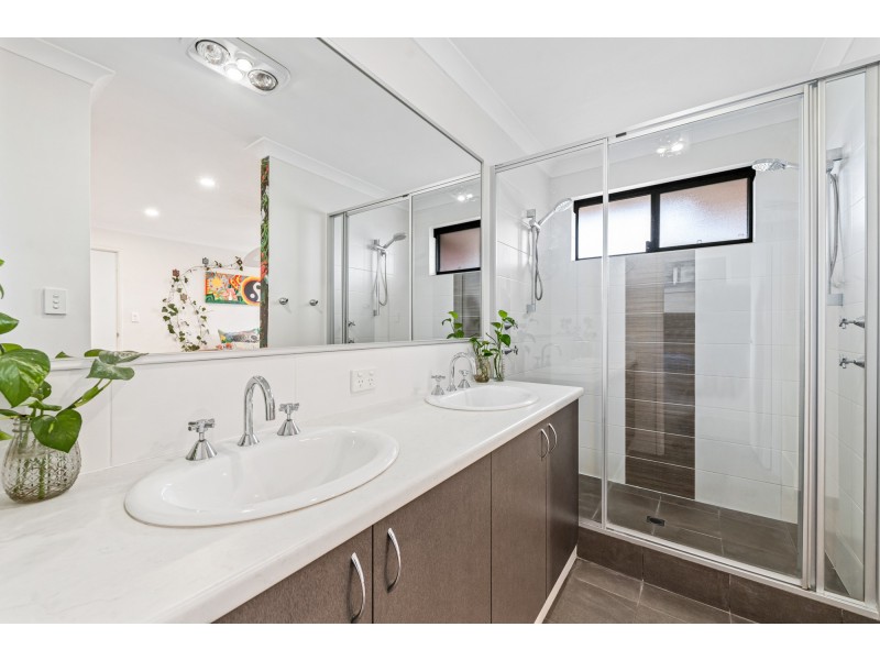 4 Gippsland Way, Banksia Grove WA 6031