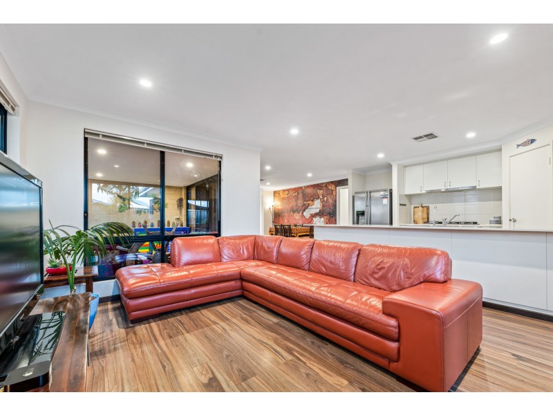 4 Gippsland Way, Banksia Grove WA 6031