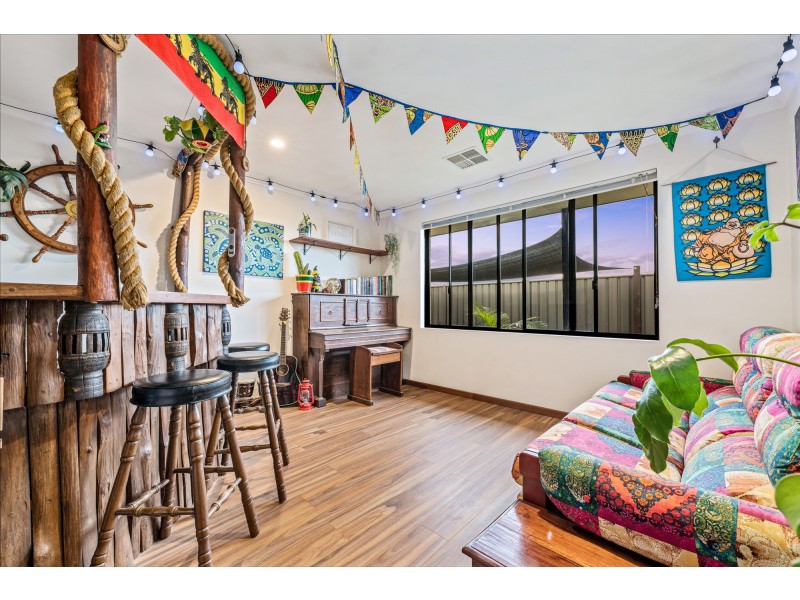 4 Gippsland Way, Banksia Grove WA 6031