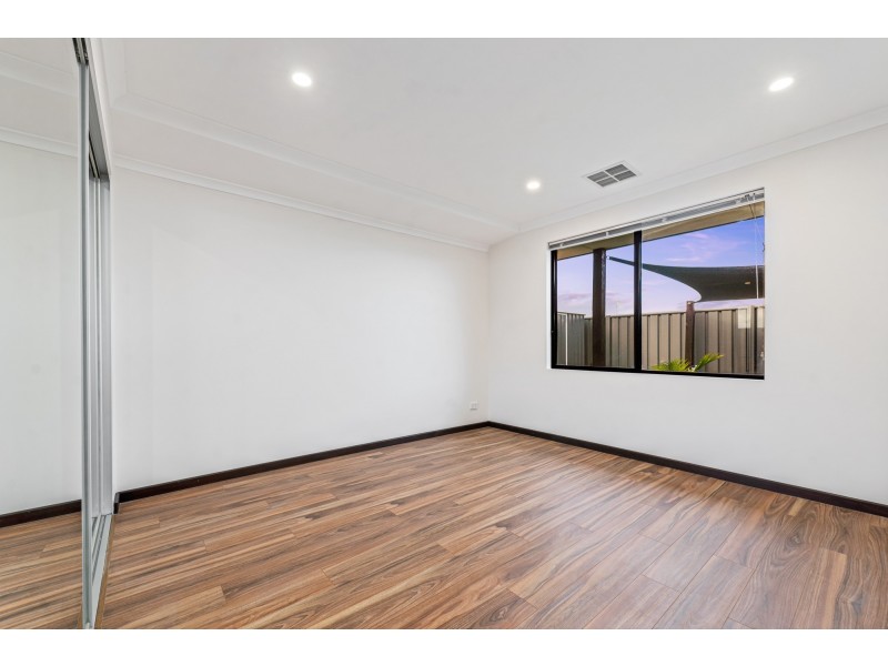 4 Gippsland Way, Banksia Grove WA 6031