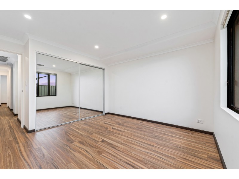 4 Gippsland Way, Banksia Grove WA 6031