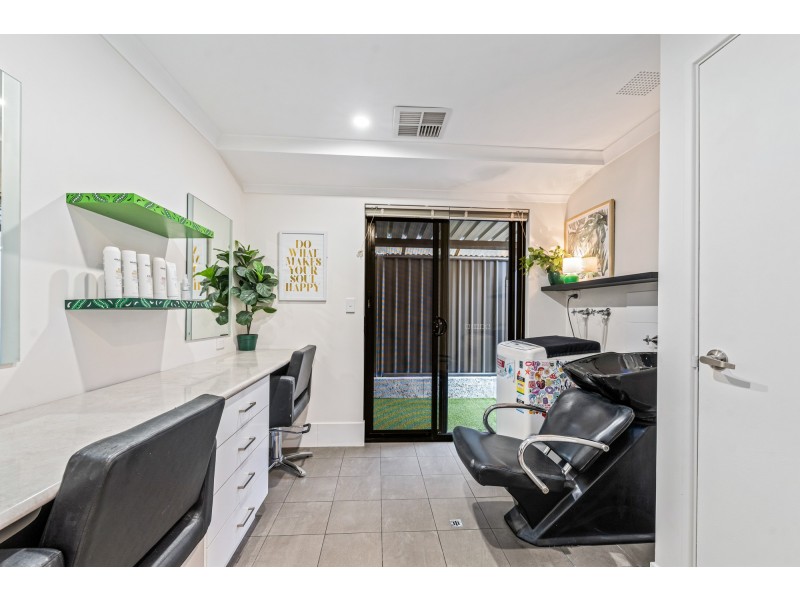 4 Gippsland Way, Banksia Grove WA 6031