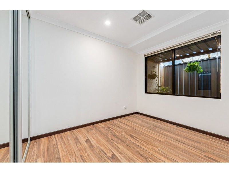 4 Gippsland Way, Banksia Grove WA 6031