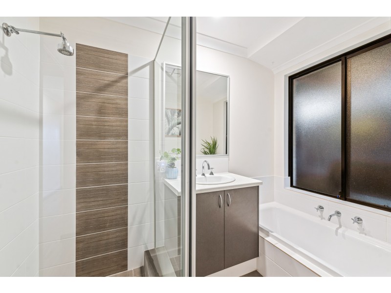 4 Gippsland Way, Banksia Grove WA 6031