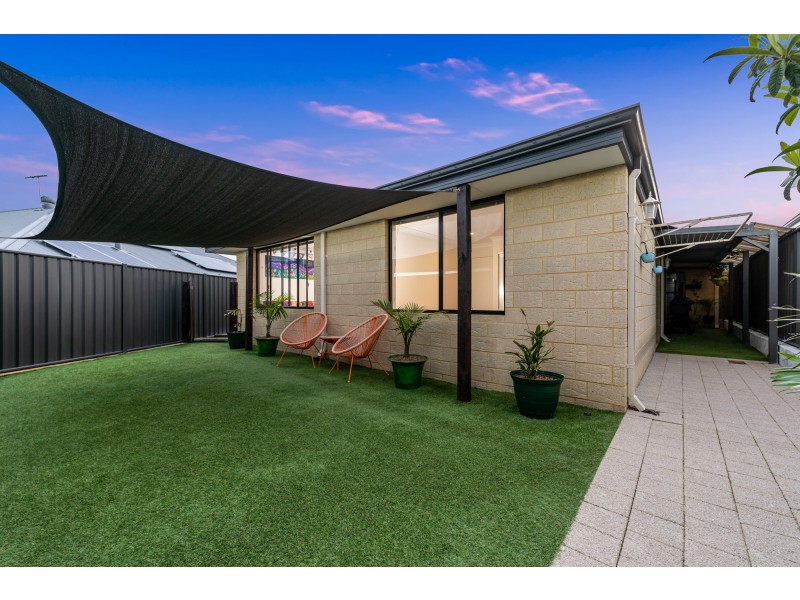 4 Gippsland Way, Banksia Grove WA 6031